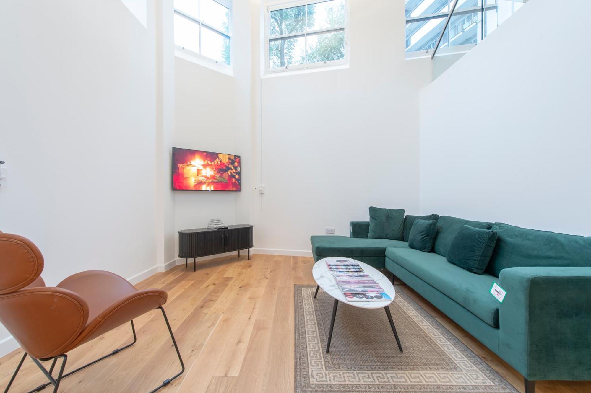 Exquisite 3br Duplex Air-con& Amenities *