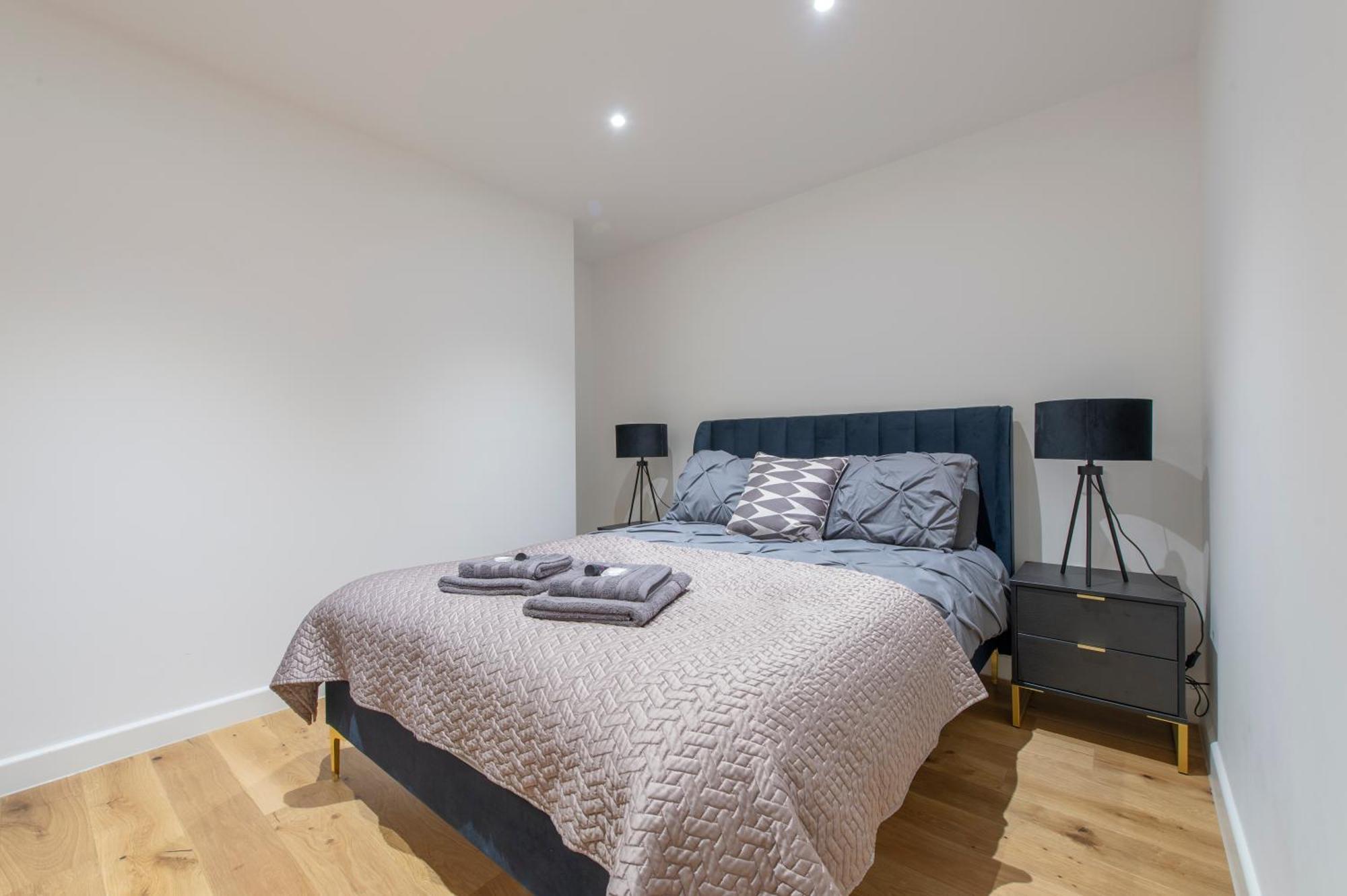 Appartamento Exquisite 3br Duplex Air-con& Amenities Londra