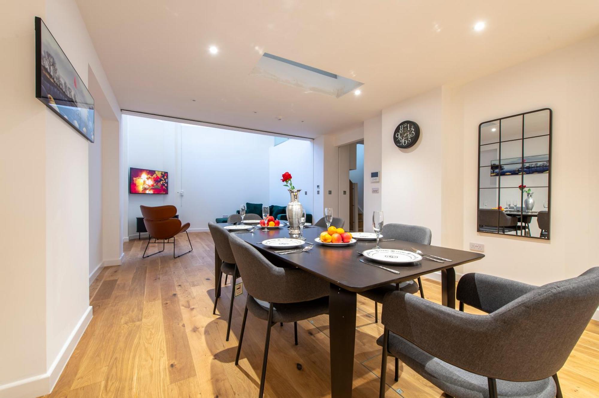 Appartamento Exquisite 3br Duplex Air-con& Amenities Londra