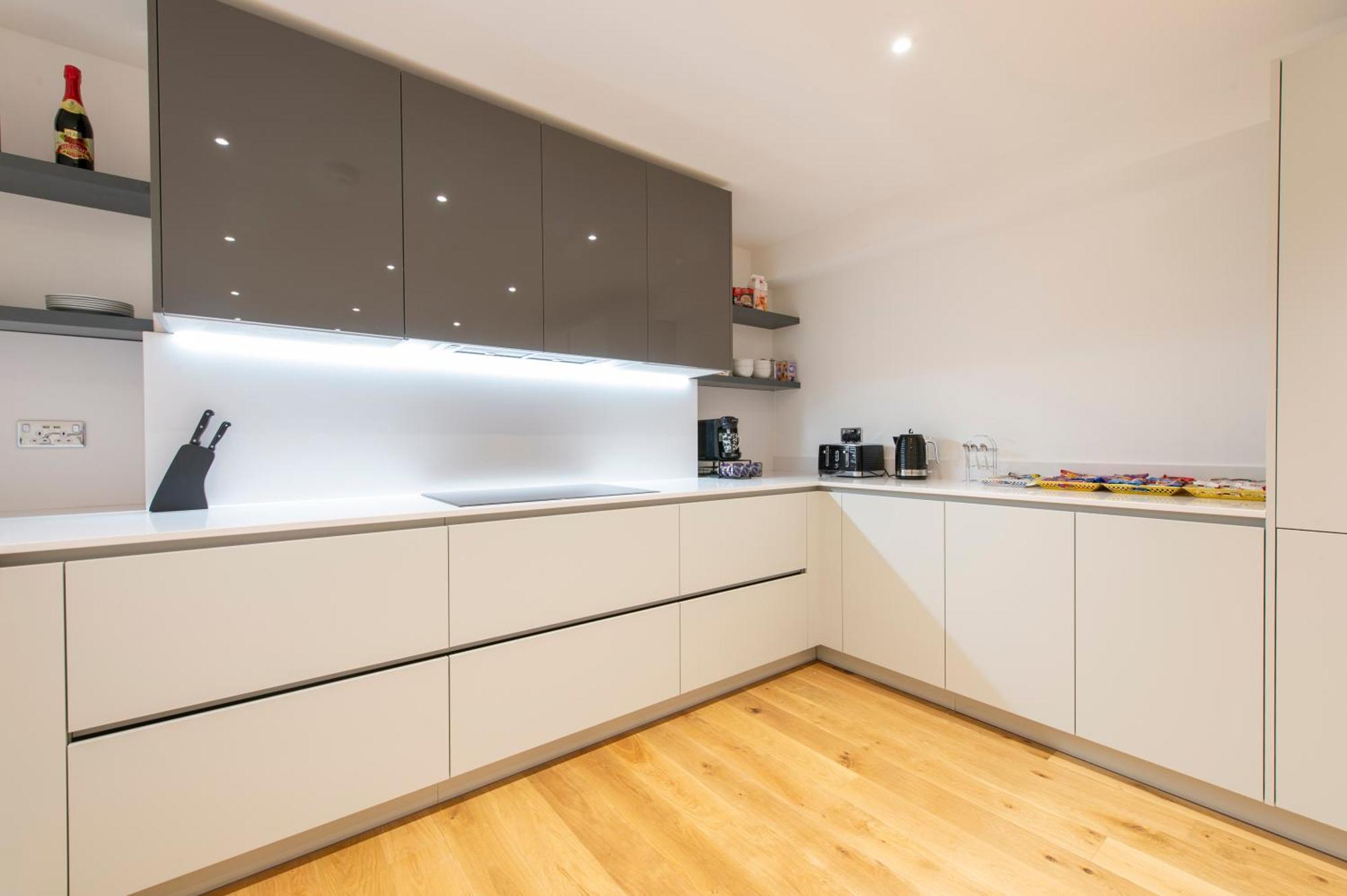 Exquisite 3br Duplex Air-con& Amenities *