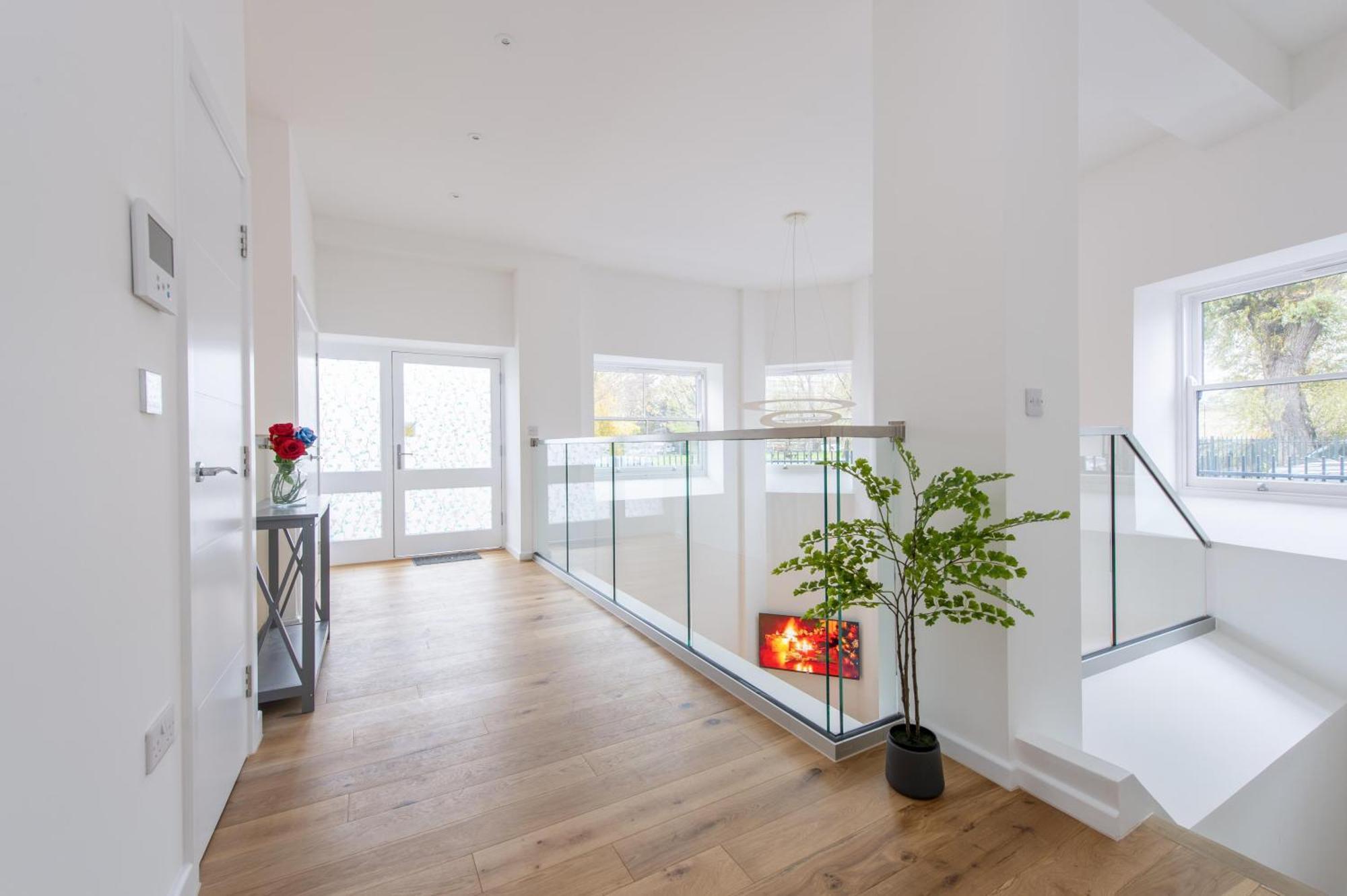 Appartamento Exquisite 3br Duplex Air-con& Amenities Londra